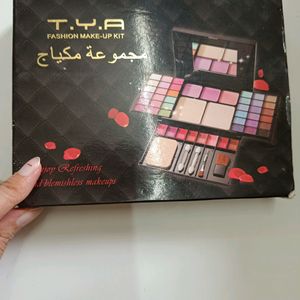 TYA  Fashion Makeup Kit, Free Gift 🎁 Too