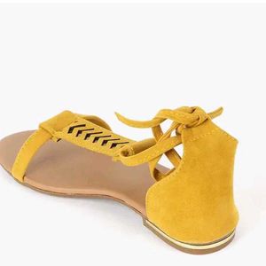 Yellow Galidator Sandals 🌻