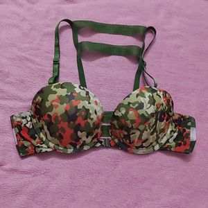 Printed soft padded Bra 💚🧡front tie hook size fits to 36 no wear tear in a perfect condition