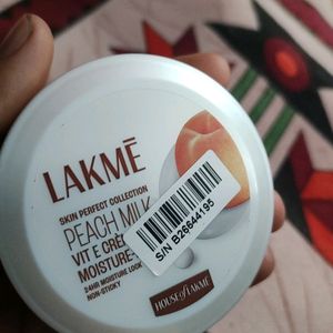 Lakme Pitch Milk Vitamin E Cream Moisturizer