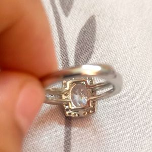 Adjustable Oval Shaped Diamond Stone Embedded Ring