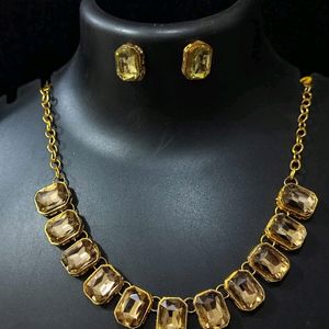 GOLDEN STONE NECKLACE SET