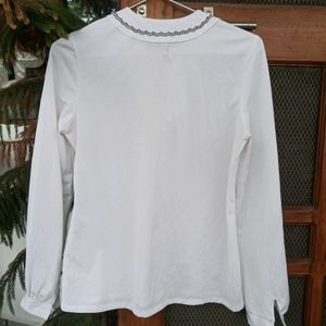 White Top With Beautiful Neckline - M/L