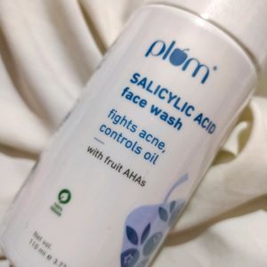 Salicylic Acid Face Cleanser From Plum