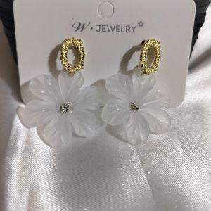 Flower Crystal Drop Earrings 🌻