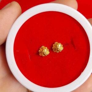 Beautiful  New Flower Desine Studs