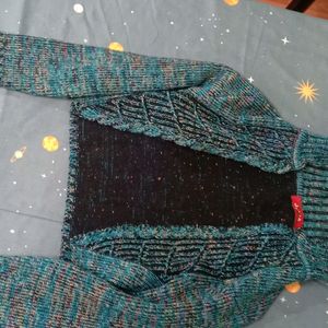 Woolen Sweater With Multiple Colours