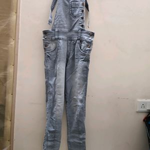 Dungaree Jeans / Fit Upto Waist 28