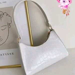 Simple But Trendy Korean Shoulder Bag