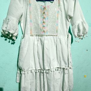 Women White Short Kurta/Tops