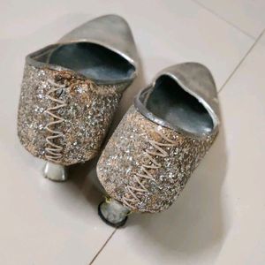 Combo Of 2 Jutti & Silver Heels 👠