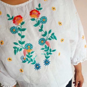 Beautiful Embroidery Baloon Sleeves Top