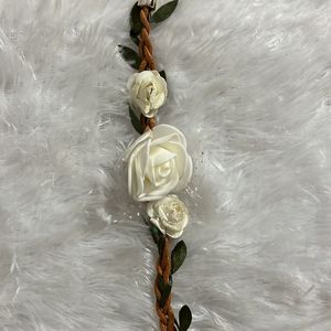 White Floral Braclet