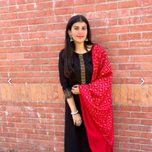 Bunai Branded Black Kurta Set With Red Dupatta