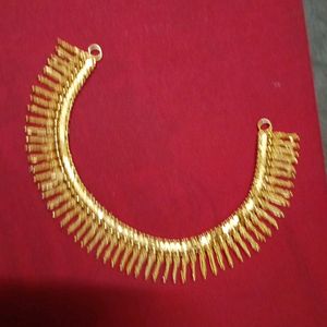 Gold Pleated Necklace