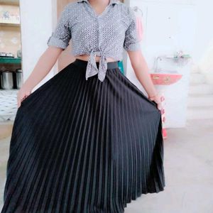 DL Fashion Women Solid Pleated Balck Skirt