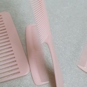 Set Of 5 Combs With Aesthetic Eyelashes Box