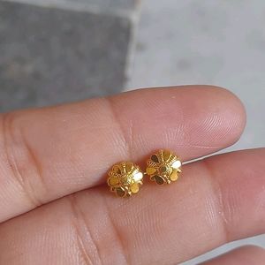 Beautiful New Flower Desine Studs