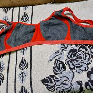 4 Bras In Good Condition