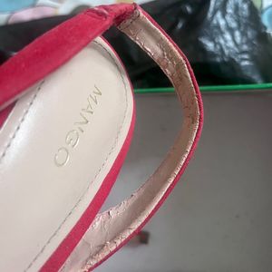 Mango Women Red Solid Pumps