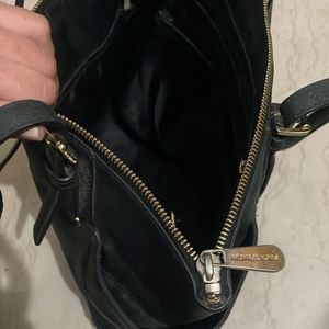 Michael Kors Authentic Jet Set Tote In Black Colou