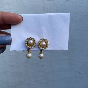 Gloden Earrings With Pearls