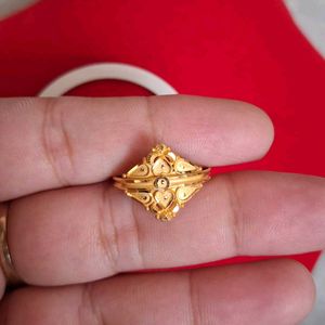 Beautiful New 22crt Gold Ladies ring