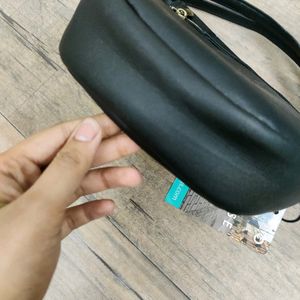 CAPRESE SLING BAG