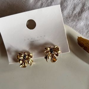 Trendy Bow Clip Ear Stud