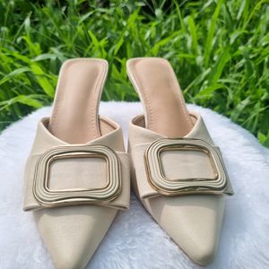 Pointed Cover Toe Heel