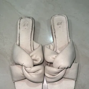 Used But Loved H&M Offwhite Sandal