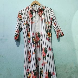 A beautiful floral🌺 Kurta With Free Pearl Set