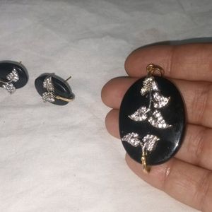 Black STONE PENDENT AND EARRINGS SET