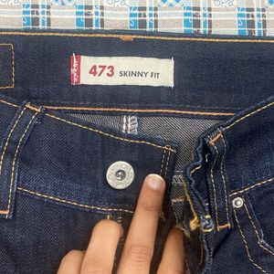 Levis skinny fit jeans in dark blue colour.