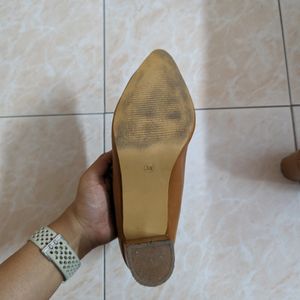 OFFER!! Nude Block Pumps In Beautiful Condition