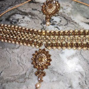 Jewellery Golden Colour Set....