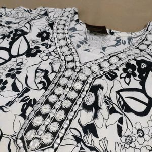 A Beautiful Black & White Kurta With Mirror work