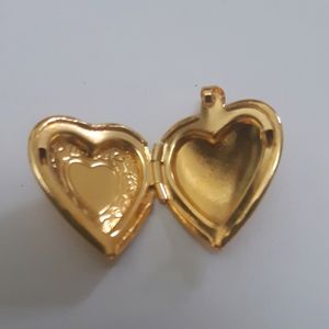 Large Golden Heart Picture Opening Pendant + Chord