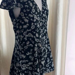 BLACK FLORAL PRINTED DRESS WITH BUTTONS