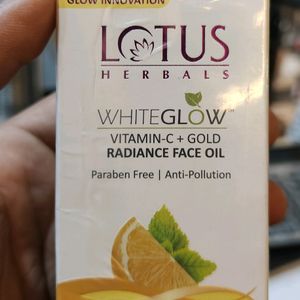 Lotus Herbals WhiteGlow Vitamin C Face Oil