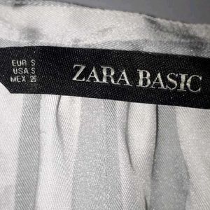 Zara Long Shirt With Buttons. Size Small