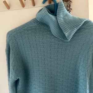 Knitted TurtleNeck Sweatshirt