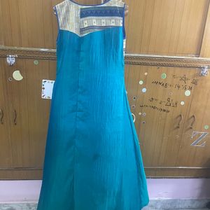 XL Size Morpankhi Colour Kurti With Golden Skirt