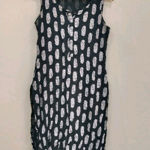 Avaasa Sleevless Motif Print Kurta Size M