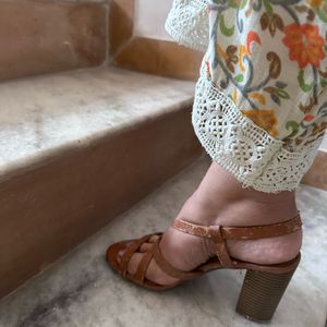 Stunningly Stylish And Comfortable Brown Sandals