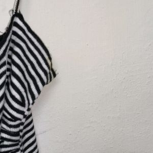 Trendy New Black And White Stripe Top For Women