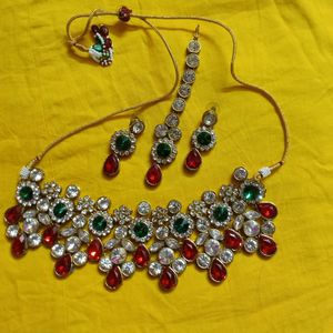 Neckles Set With Bindi N Earing