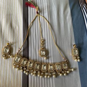 Kundan Choker Set With Tika