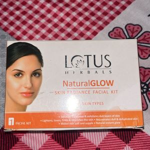 Lotus Herbal Natural Glow Skin Radiance Facial Kit