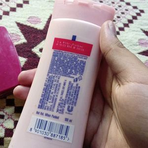 Vaseline Body Lotion And Lakme Compact